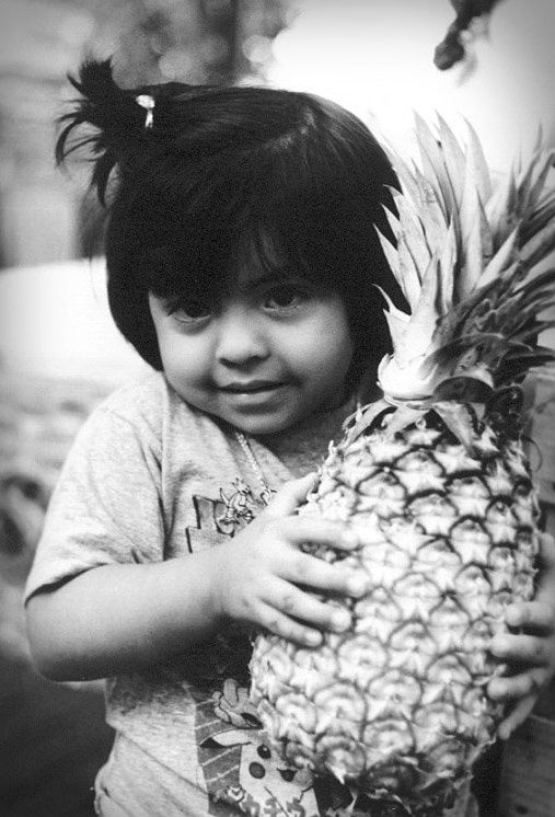 Mexiko - dívka s ananasem