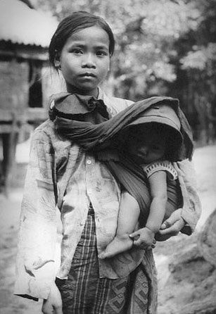 Vietnam - dívka z horského kmene poblíž Laosu